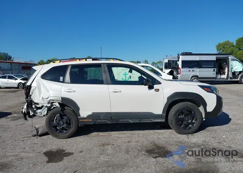 2022 Subaru Forester Wilderness z USA, uszkodzony, nr VIN JF2SKAMC7NH458853